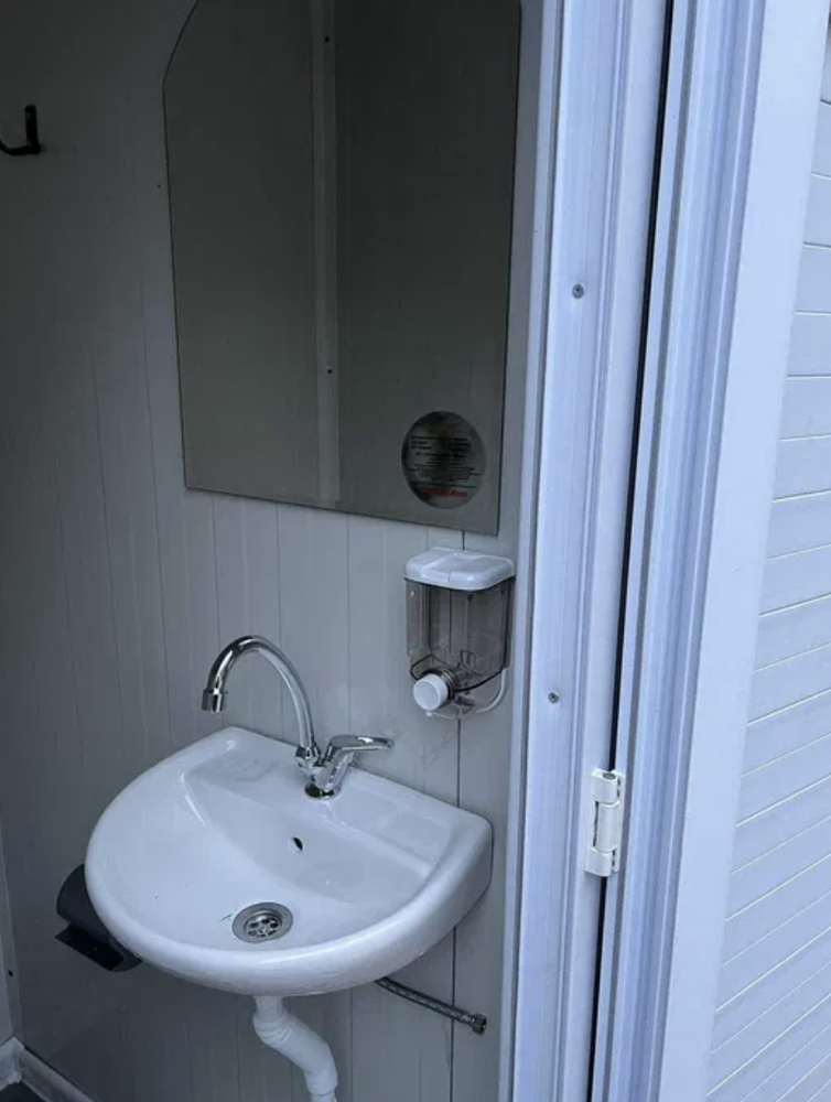 ЕДИНИЧНА WC КАБИНА