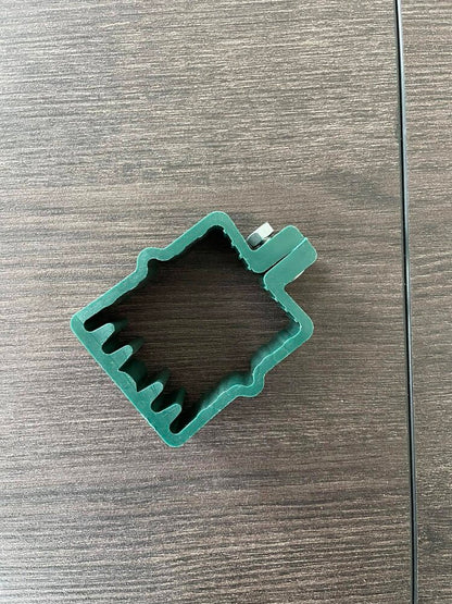 Скоба „Пластмасови белезници“ – за стълб 50х50 мм