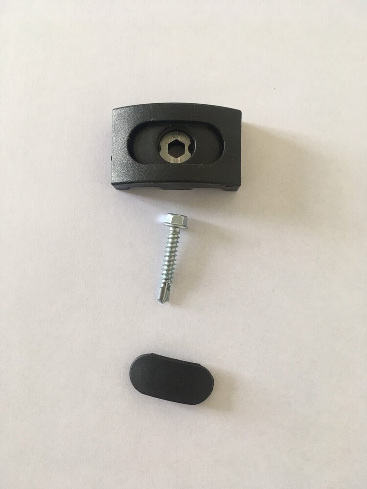 Скоба стандарт - метална с PVC покритие. Със самонарезна видия