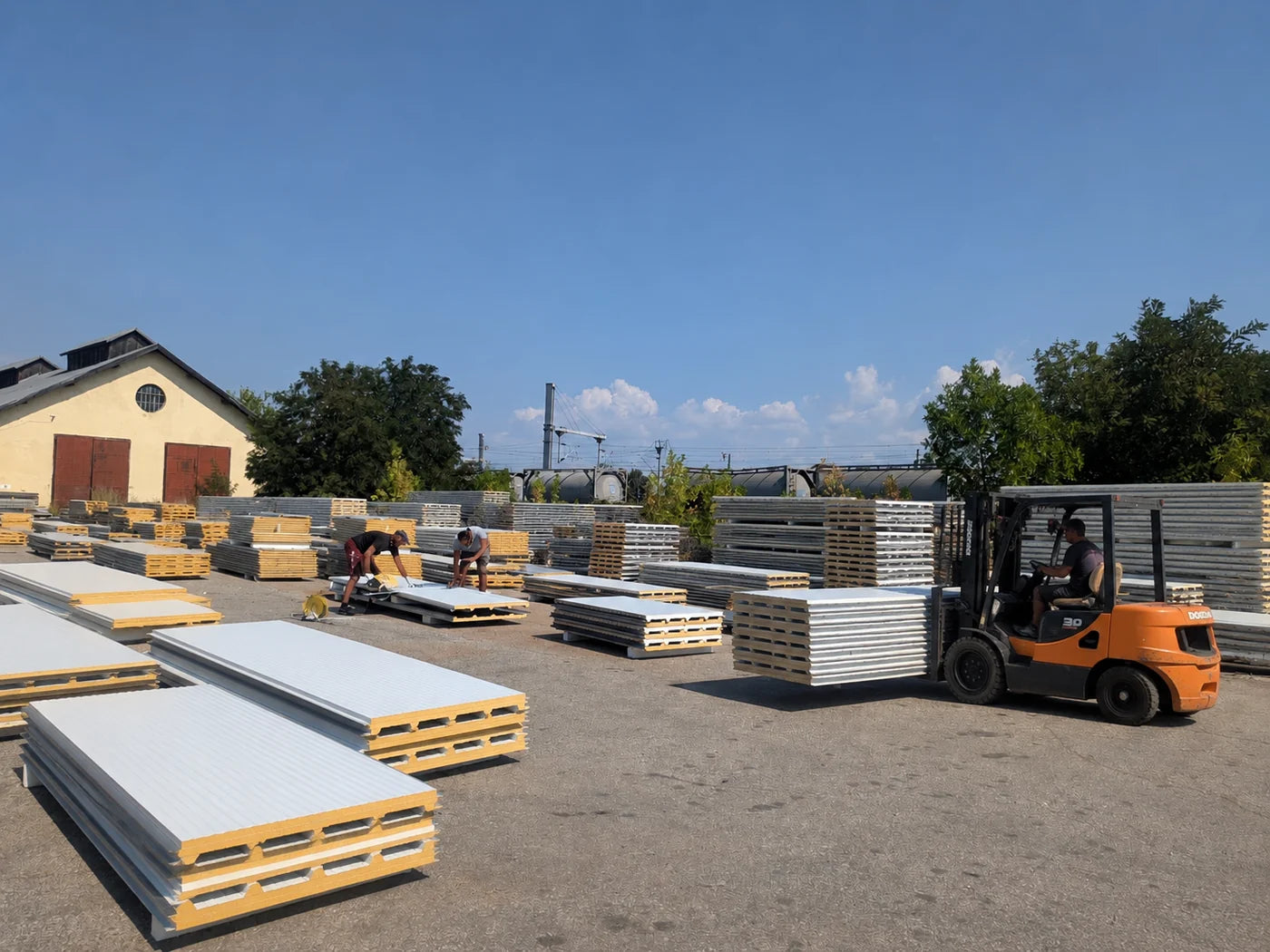 ПОКРИВЕН ТЕРМОПАНЕЛ С 5 РЕБРА/50ММ/БЯЛ     RAL9002